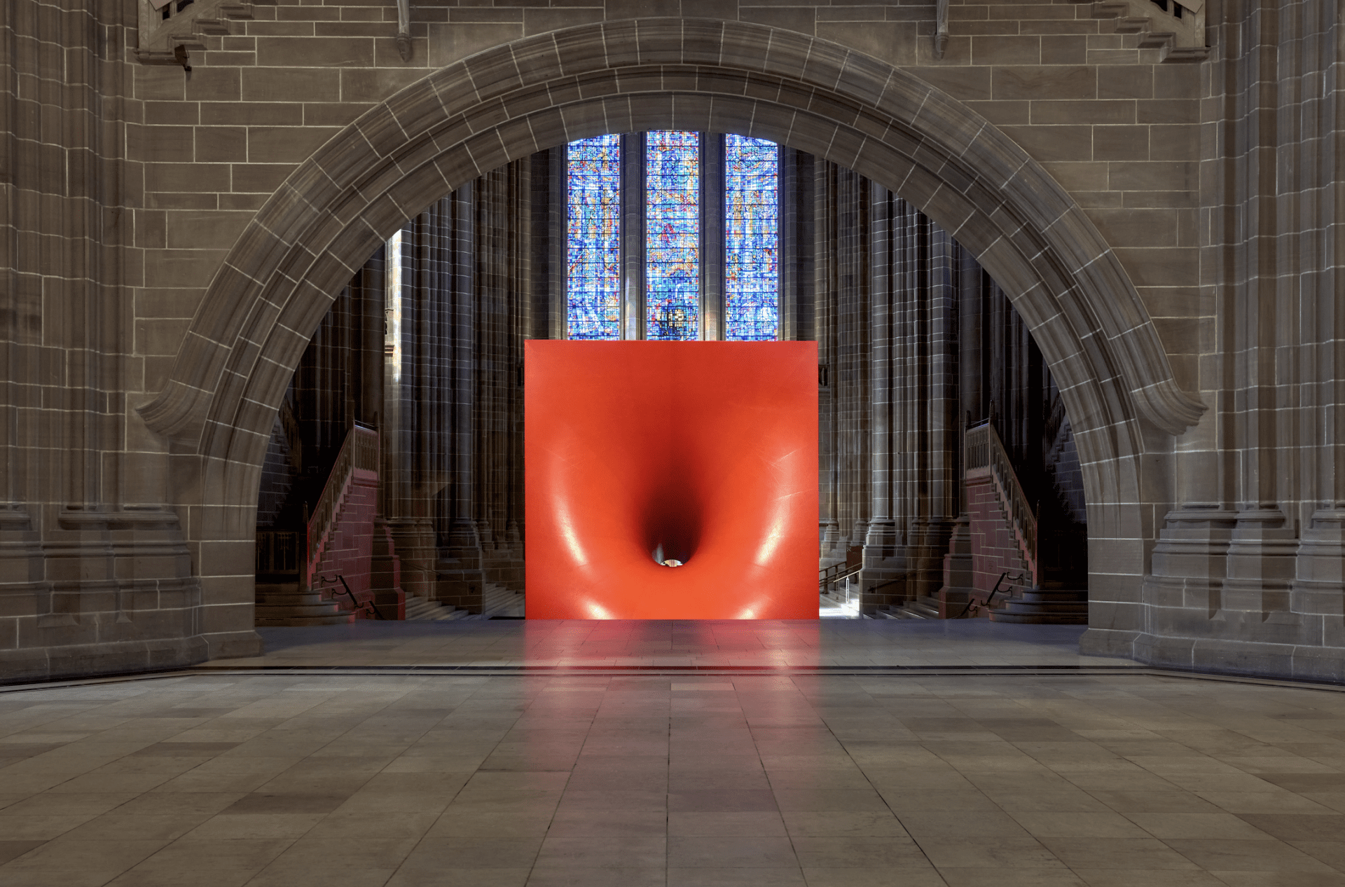 Les sculptures monumentales d'Anish Kapoor à la cathédrale de Liverpool