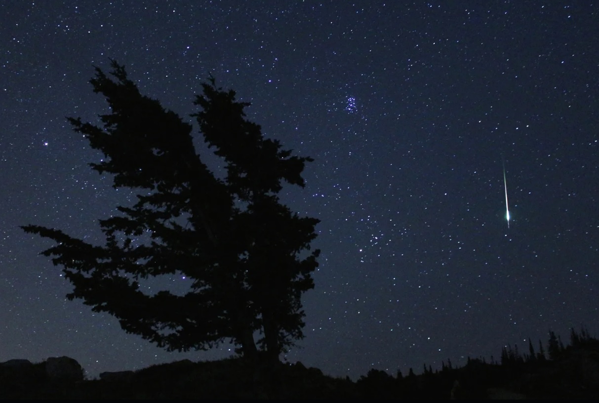 Observez les pluies d'étoiles filantes en août 2024