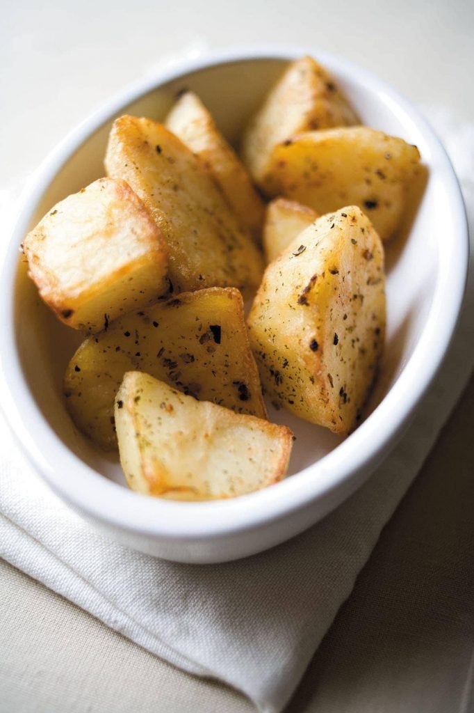 Pommes de terre rôties aux feuilles de laurier savoureuses