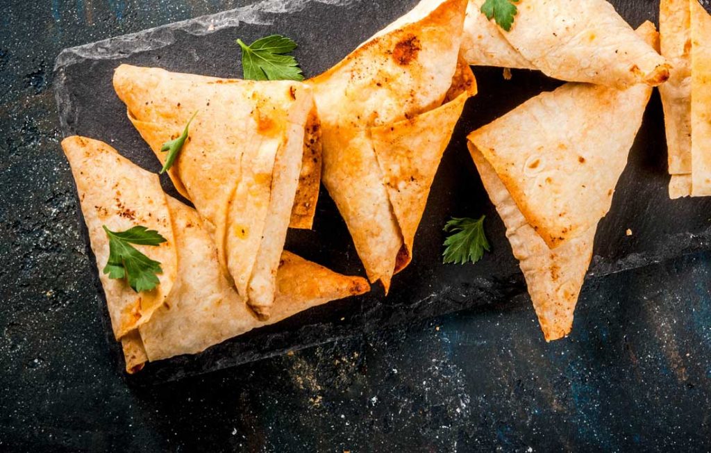 Samosas végétariens en wrap de tortilla savoureux