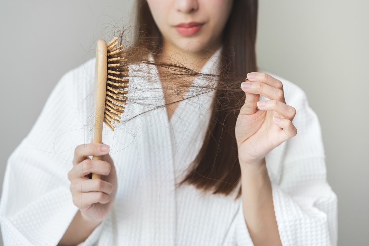 Découvrez l'ingrédient essentiel pour un nettoyage optimal de votre brosse à cheveux