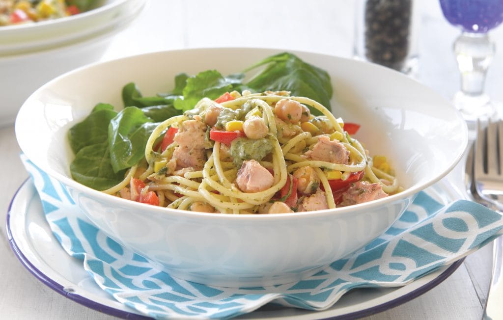 Pâtes de saumon rapide avec sauce aux légumes verts