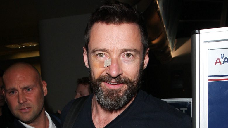 Hugh Jackman avec un bandage sur le nez