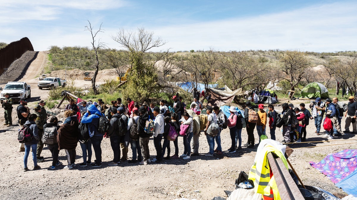 Migrants à la frontière en Arizona