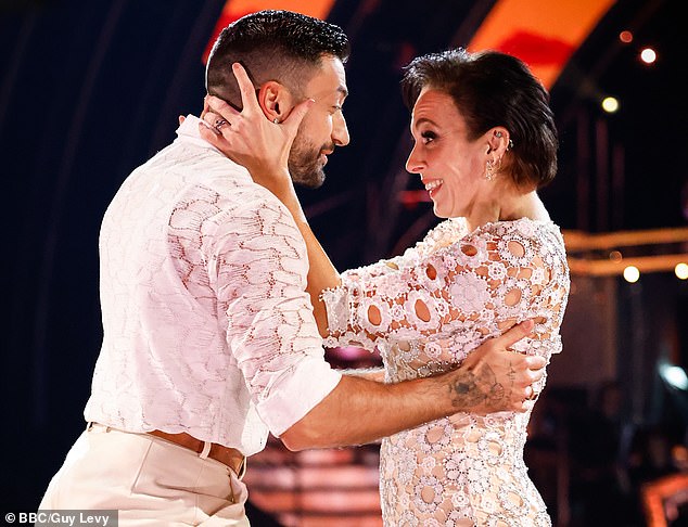 Amanda Abbington et Giovanni Pernice lors de Strictly Come Dancing l'année dernière